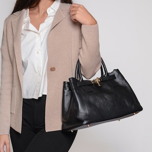 Black Leather Handbag for Women - Elegant Tote with Zipper - Made in Italy - Gift for Her