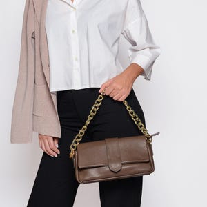 Sac en cuir véritable, sac à main à bandoulière avec chaîne dorée, sac à bandoulière fait main en Italie, sac à main de soirée élégant. Cadeau pour elle