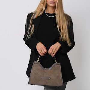 Włoska skórzana torba typu tote z zamszu: duża designerska torebka z kopertówką
