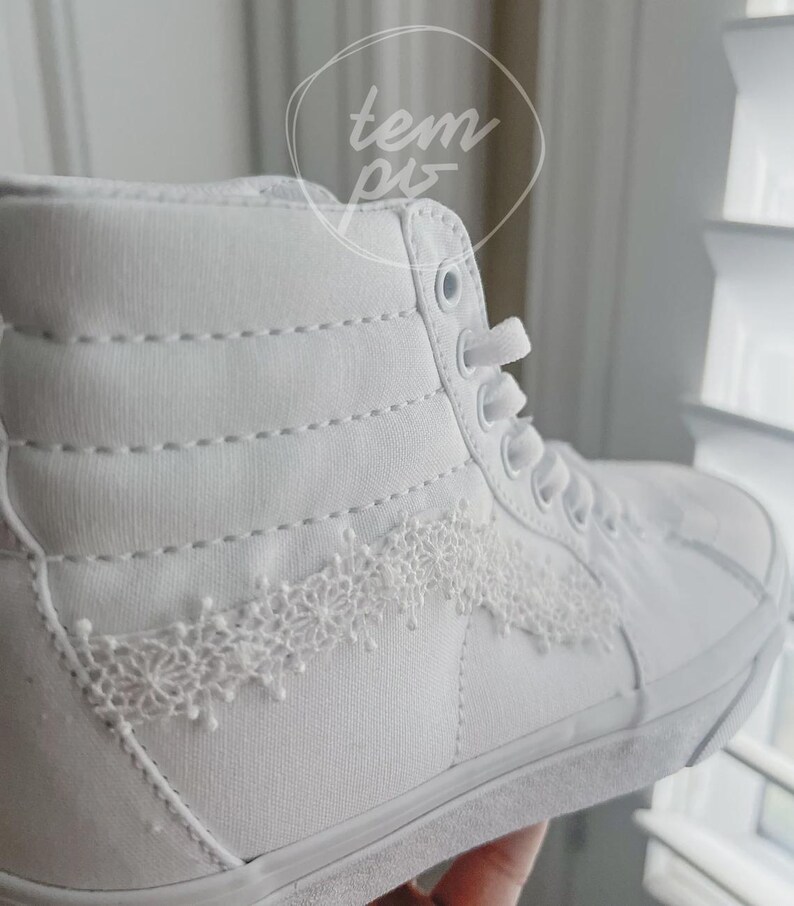 Handmade Custom Lace High Tops Wedding VANS / Wedding Lace shoes / Wifey Wife shoes / Wedding sneakers / Wedding Sneakers / Bridal Shoes Bild 9
