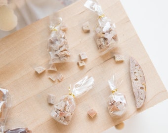 Miniature croutons in bag - 1:12 Bakery Food