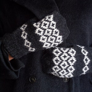 Schwarze Vintage Naturwolle Handschuhe, Unisex Winterhandschuhe, handgestricktes Weihnachtsgeschenk, Wollaccessoires Bild 1