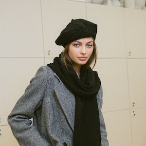 Cappello berretto da donna nero, berretto minimalista da donna, berretto in maglia vintage, cappello berretto da donna, cappello lavorato a maglia all&#39;uncinetto, berretto per donne/BELLA