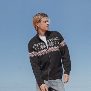 Neuer Wollpullover für Männer mit Ornamenten, skandinavisches Design aus 100% Wolle für Männer / BERNARD