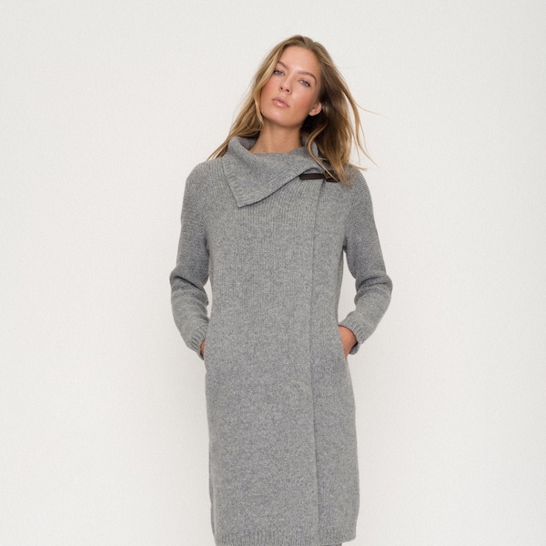 Manteau en laine Hygge chaud, manteau en laine long gris épais pour femme avec le fermoir sur l'épaule STORM