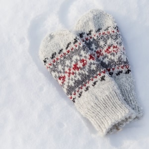 Knitted Natural Wool Mittens, Scandi Style Warm Unisex Gloves, 100% Wool Mittens with Ornaments