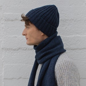 Écharpe longue en laine pour homme, écharpe chaude en laine mérinos pour homme, écharpe gentleman, cadeau réconfortant pour petit ami, cadeau d'anniversaire unique pour lui, accessoires homme dark blue