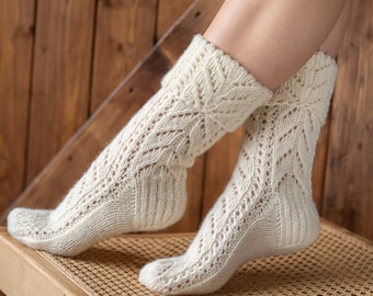 Chaussettes pour femmes en laine tricotées à la main, chaussettes en laine vintage confortables, cadeau pour mère, chaussettes blanches en laine en tricot