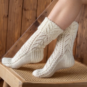 Calcetines de mujer de lana tejida a mano, calcetines de lana vintage acogedores, regalo para la madre, calcetines blancos de lana de punto