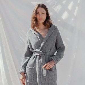 ポケット付きロングニットジャケット、フード付き着心地の良いカシミアメリノカーディガン、天然メリノカシミアウールニットカーディガン / IEVA