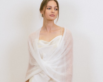 Cape enveloppante de mariage, cache-épaules de mariée, élégant haussement d'épaules tricoté pour mariage, châle enveloppant de mariée léger, cadeau de luxe pour la mariée / EMMA