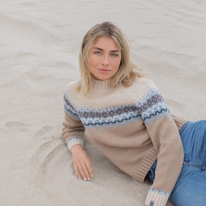 Scandinavian Fair Isle Sweater – Cozy Nordic Knit Pullover for Women, Classic Icelandic Style / SNOWFLAKE