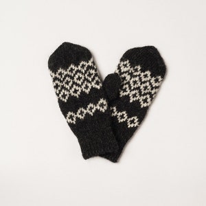 Schwarze Vintage Naturwolle Handschuhe, Unisex Winterhandschuhe, handgestricktes Weihnachtsgeschenk, Wollaccessoires Bild 3