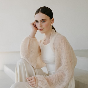 Ballonärmel Hochzeits-Shrug, Mohair-Bolero-Shrug, graue Brauthülle, weicher Mohair-Strick-Shrug, Luxusgeschenk für die zukünftige Braut / ELIZABETH Sand