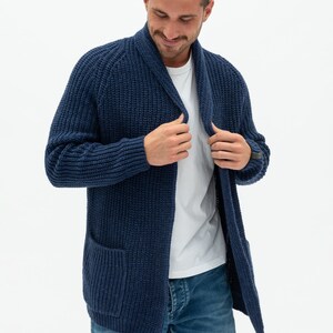 Cardigan gris naturel en laine mérinos pour homme, pull pour homme de style scandinave, cardigan tricoté avec poches BENJAMIN image 7