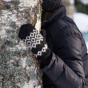 Schwarze Vintage Naturwolle Handschuhe, Unisex Winterhandschuhe, handgestricktes Weihnachtsgeschenk, Wollaccessoires Bild 7