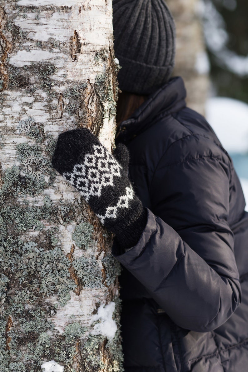 Schwarze Vintage Naturwolle Handschuhe, Unisex Winterhandschuhe, handgestricktes Weihnachtsgeschenk, Wollaccessoires Bild 7
