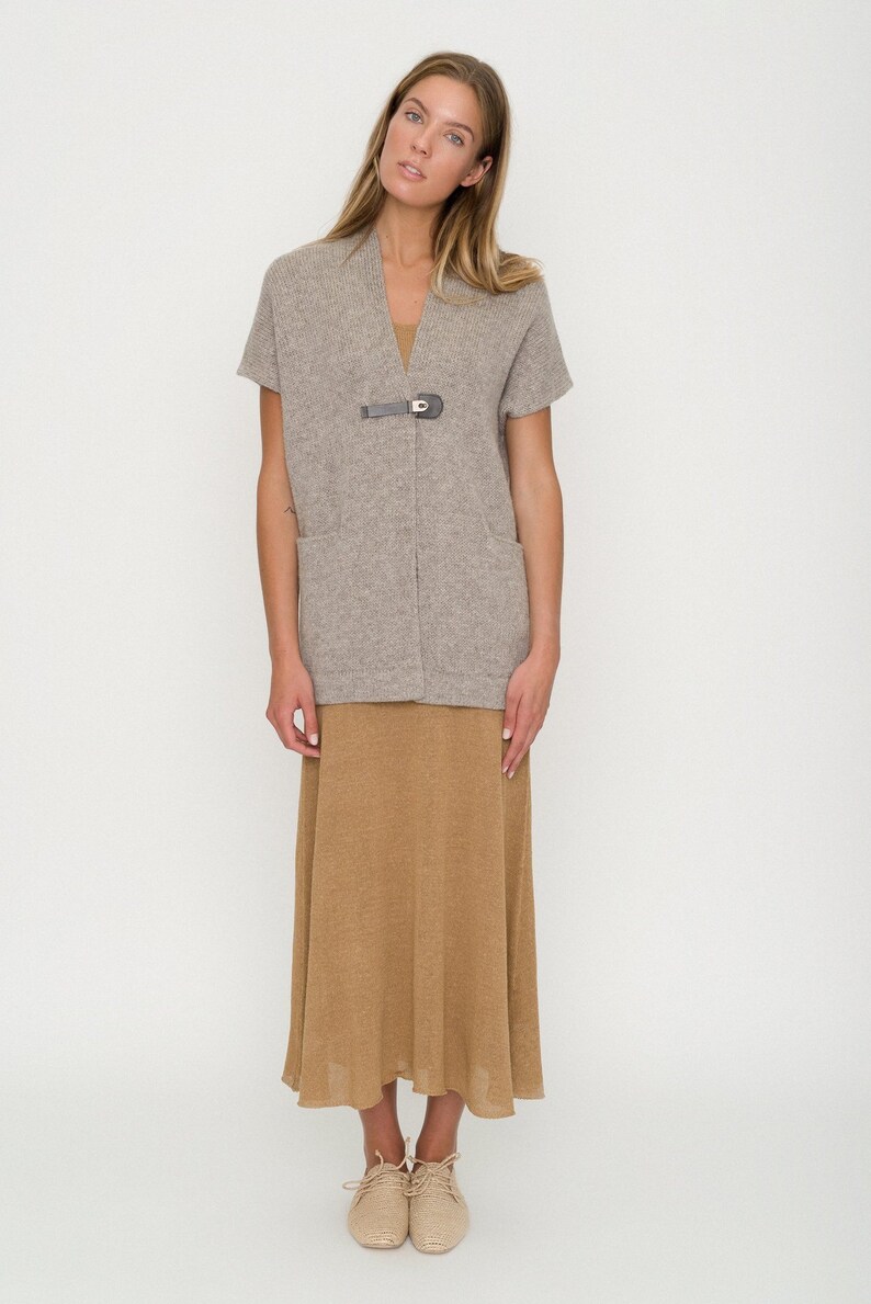 Women/'s Sweater Vest In Beige Color and Three-Quarter Sleeve