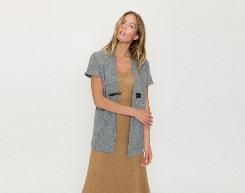 Women/'s Sweater Vest In Beige Color and Three-Quarter Sleeve