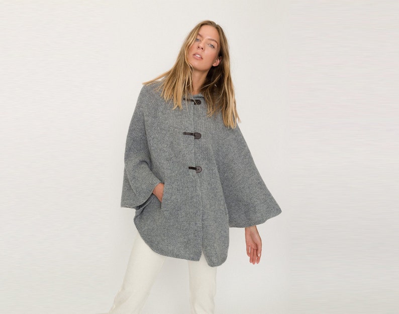 Plus Size Womens Merino Poncho, Poncho en laine avec capuche, Poncho chaud gris tricoté DROP / graphite natural grey