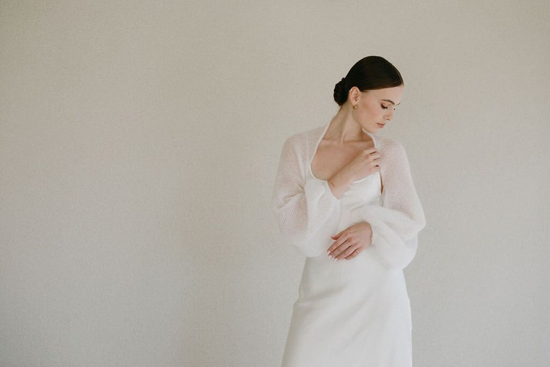 Boléro de mariage blanc, cache-épaules de mariée, haussement d'épaules en mohair Superkid doux tricoté à la main, haussement d'épaules en tricot en mohair de mariage / ELIZABETH image 1