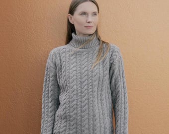 Suéter de cuello alto de punto trenzado beige para mujer / Jersey de lana gruesa / Prenda de punto neutra acogedora / Jersey minimalista hecho a mano / URTE