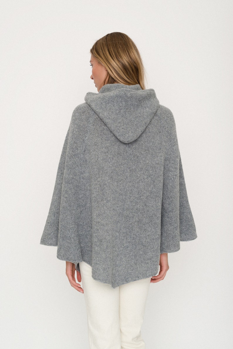 Plus Size Womens Merino Poncho, Poncho en laine avec capuche, Poncho chaud gris tricoté DROP / graphite image 6