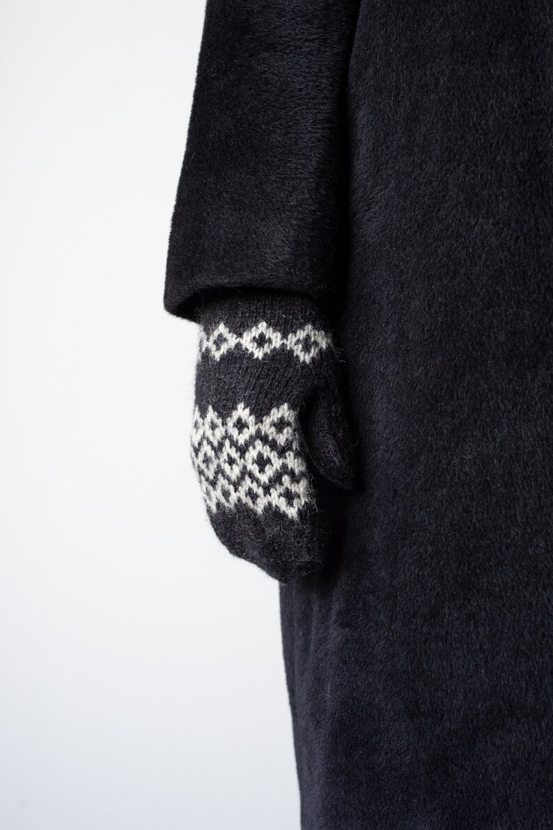 Schwarze Vintage Naturwolle Handschuhe, Unisex Winterhandschuhe, handgestricktes Weihnachtsgeschenk, Wollaccessoires Bild 2