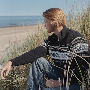 Skandinavischer Wollpullover für Herren, Handgefertigter Pullover aus reiner Schurwolle, Handgestrickter Warmer Herrenpullover, Isländischer Pullover Männer Geschenk / HANS