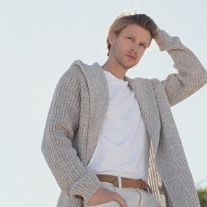 Cardigan haut de gamme fabriqué à la main pour hommes - tricot de laine mérinos luxueusement doux, cardigan d'hiver classique, pull confortable en laine mérinos / DANTE