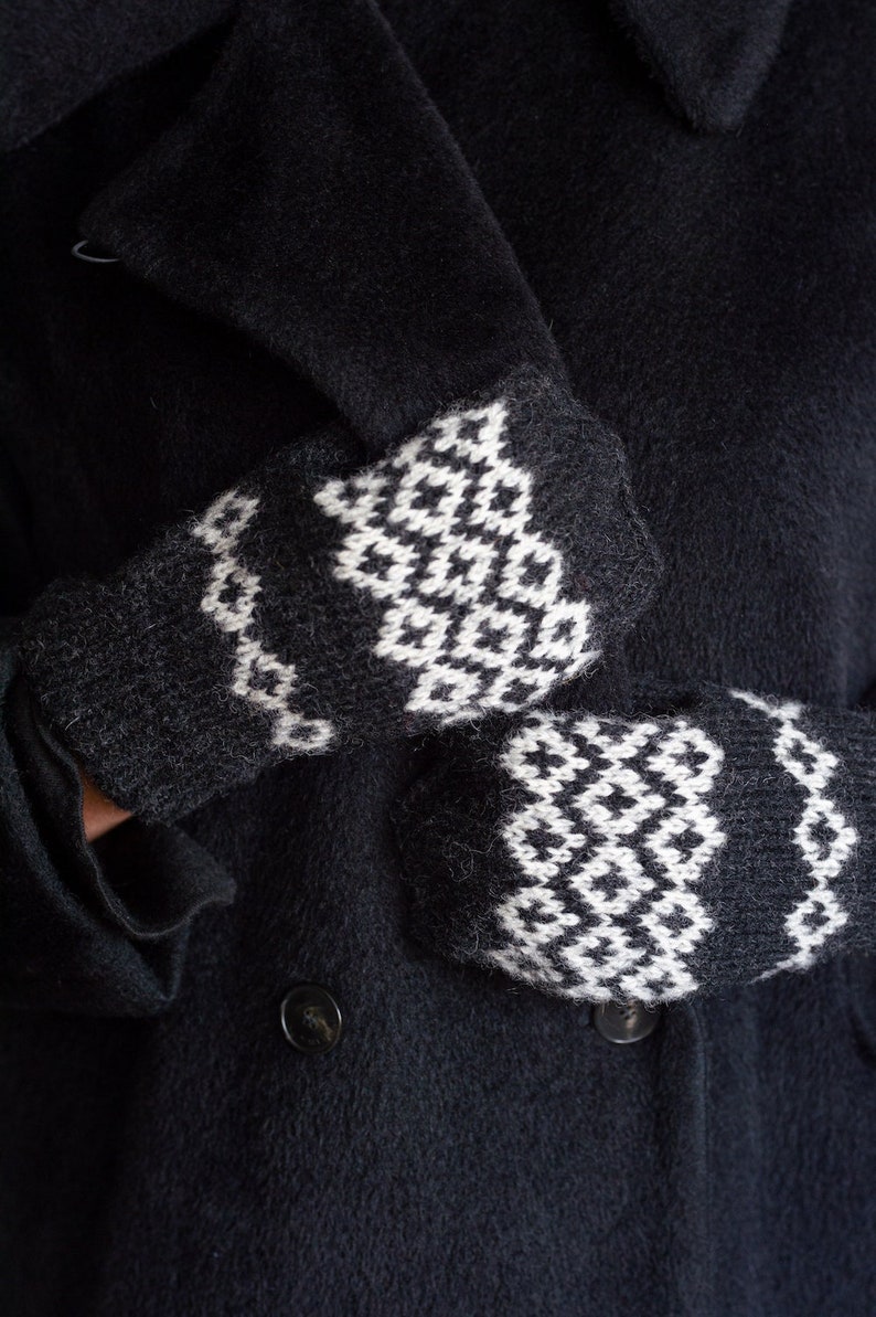 Schwarze Vintage Naturwolle Handschuhe, Unisex Winterhandschuhe, handgestricktes Weihnachtsgeschenk, Wollaccessoires Bild 1