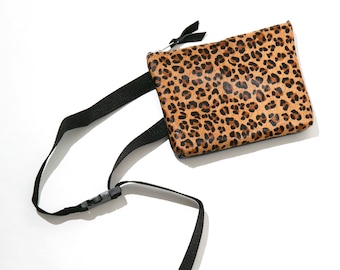 Bumbag de cuero con estampado de leopardo // Riñonera de cuero con estampado animal, bolso bandolera de cuero