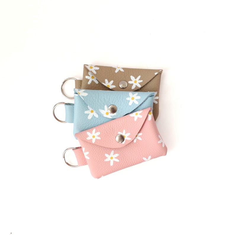 Hand Painted Daisy Cardholder Keyring image 1