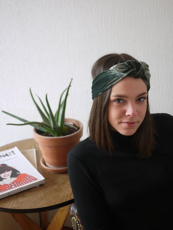 Headband Dark Green Velvet French Style Chic Headband  display picture 1