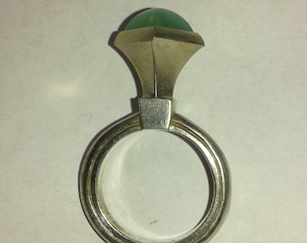 Tall ring with Chyrsophase stone