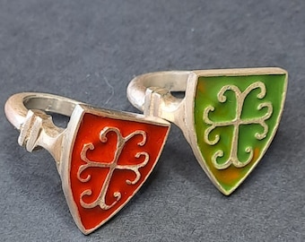 Silver shield knights ring with Cercelee cross