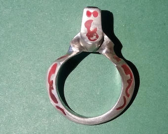 Craeven High Renaissance ring engraved and enamelled