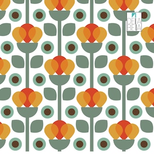 Op de afbeelding: Een naadloos patroon met gestileerde bloemen met oranje, rode en gele bloemblaadjes. De bloemen staan op groene stelen met groene bladeren. De achtergrond is wit met bruine en blauwe cirkels.