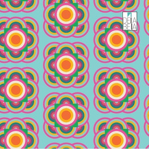 Op de afbeelding: Een naadloos patroon met kleurrijke concentrische cirkels in tinten roze, geel, oranje, groen, blauw en wit. De cirkels zijn in een bloemvormige vorm gerangschikt, waardoor een levendig en geometrisch ontwerp ontstaat.