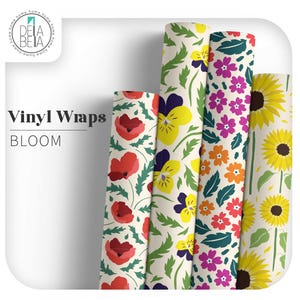 Op de afbeelding: Vier rollen vinylfolie met bloemmotieven. De patronen omvatten rode klaprozen, gele viooltjes, oranje en paarse bloemen en gele zonnebloemen.