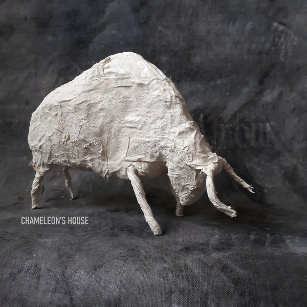 Figurine de corrida féroce en sculpture recyclée de taureau blanc, décoration de bureau légère, cadeau idéal pour lui, apporter une touche artistique à n'importe quel espace