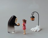 3pcs Miniature Small Girl and NO Face Hold Gold with Hand Lamp Mini Garden Supplies Succulent Terraium Decor DIY Accessories