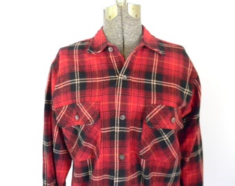 Mens Red Plaid Flannel Shirt / Size Medium