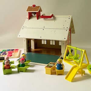Vintage 1971 Fisher Price Play Family School House