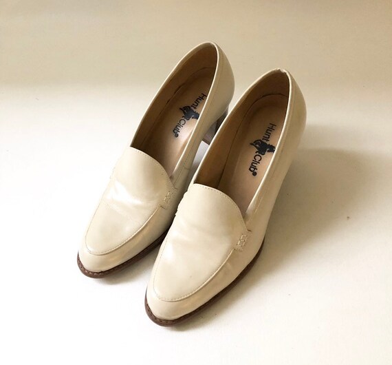 Vintage Cream Leather Hunt Club Pumps Size 7.5 - image 1