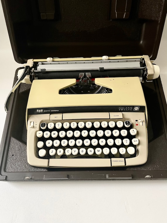 Vintage Smith Corona Galaxie 12 Soft Green Typewriter With Case - Etsy