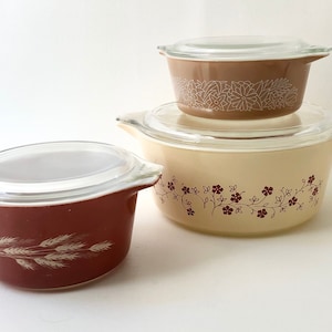 Vintage SET of 3 Pyrex Casserole Dishes with Lids