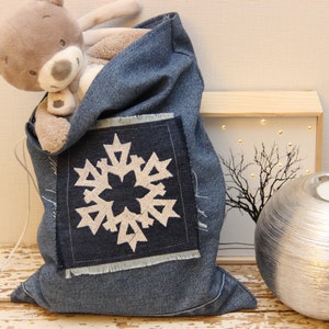 Sac cadeau de broderie de flocon de neige, sac cadeau en denim recyclé patché, sac du Père Noël, sac cadeau de Noël, sac de Noël en denim, emballage cadeau de Noël