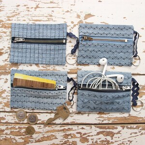 Monedero de monedas de mezclilla bordado, mini billetera de mezclilla reciclada, bolsa de mezclilla pequeña, bolso de mezclilla, titular de la tarjeta de mezclilla, titular de la llave de mezclilla reciclada