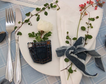 18 bolsos para moedas em calças jeans, mini bolsos para jeans, decoração de mesa para churrasco em jeans, decoração para festa em jeans reciclado, bolsos em jeans, bolsos para jeans azul